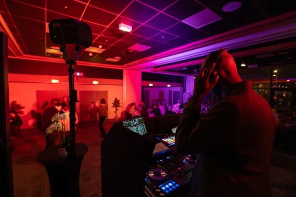 DJ entreprise en Île-de-France : ambiance maîtrisée